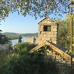 Milu * Pirovac