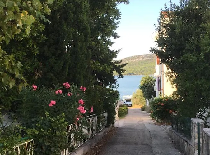 Milu アパート ピロヴァッツ