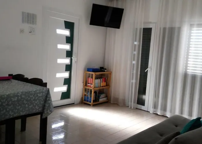 Milu Apartment Pirovac